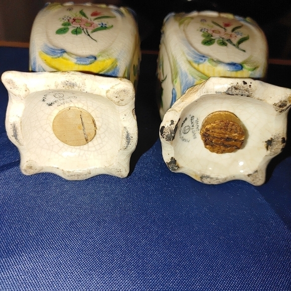 Marutomo Hand painted Antique set of Salt and Pepper shakers - Picture 7 of 11